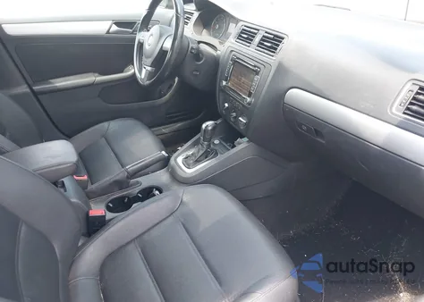 2014 Volkswagen Jetta 1.8T Se z USA, uszkodzony, nr VIN 3VWD17AJ0EM400219